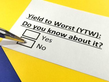 Bir kişi en kötüsüne boyun eğme sorusunu cevaplıyor (YTW).