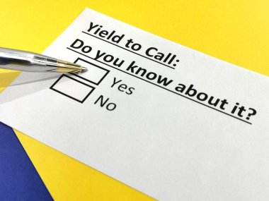 Bir kişi verimlilik sorusunu cevaplıyor..