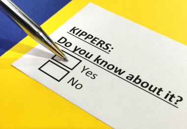 Bir kişi, Ebeveynlerin Cebinde Emeklilik Tasarrufları Hakkında Soruları Yanıtlıyor (KIPPERS).