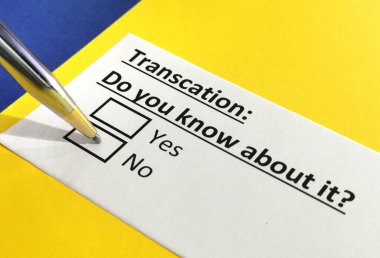 Bir kişi transferle ilgili soruya cevap veriyor..