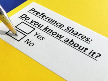 Tercih hisseleri ile ilgili soruya bir kişi cevap veriyor.