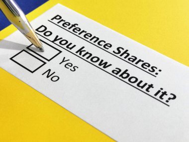 Tercih hisseleri ile ilgili soruya bir kişi cevap veriyor.