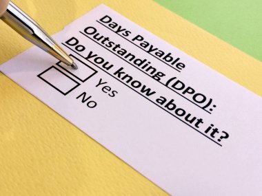 Ödenebilir günlerle ilgili soruya bir kişi cevap veriyor (DPO).