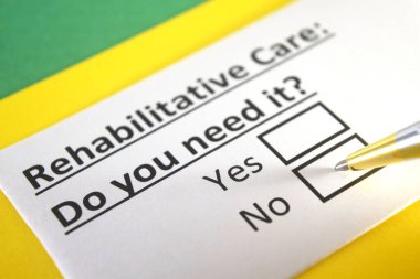 Rehabilitasyonla ilgili soruya bir kişi cevap veriyor..