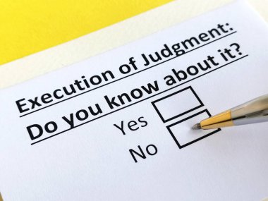 Bir kişi yargının infazıyla ilgili soruya cevap veriyor..