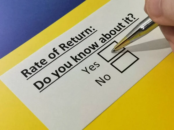 Bir kişi dönüş oranıyla ilgili soruya cevap veriyor..