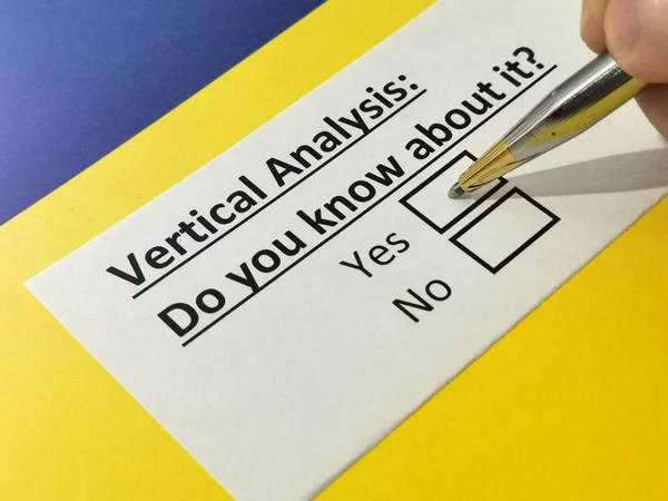Bir kişi dikey analizle ilgili soruya cevap veriyor..