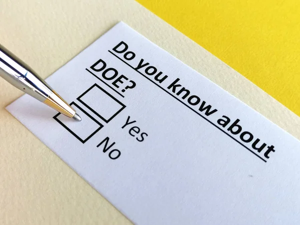 Çevre Bakanlığı hakkında bir kişi soruya cevap veriyor (DOE).