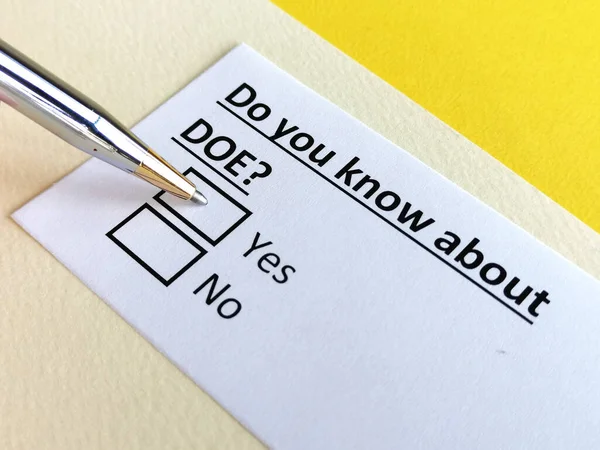 Çevre Bakanlığı hakkında bir kişi soruya cevap veriyor (DOE).