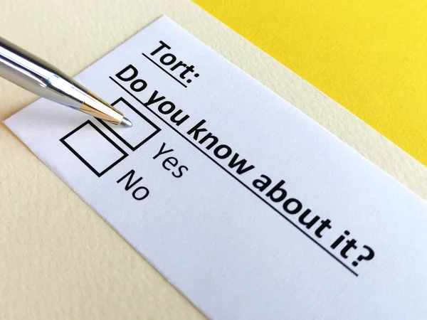 Haksız fiil yasasıyla ilgili soruya bir kişi cevap veriyor.