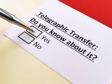 Bir kişi telgraf aktarımıyla ilgili soruya cevap veriyor..