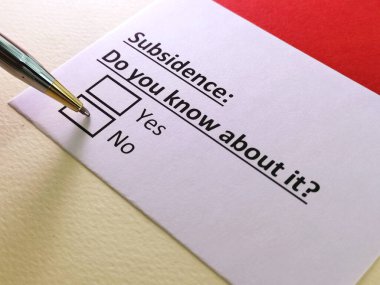 Bir kişi suiistimalle ilgili soruya cevap veriyor..