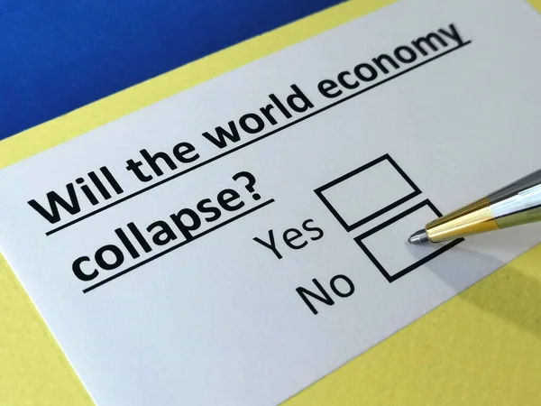 Eine Person Beantwortet Fragen Zur Weltwirtschaft — Stockfoto