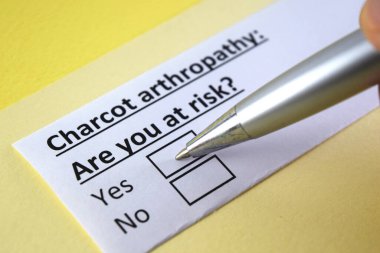Bir kişi charcot artropatisi ile ilgili soruya cevap veriyor..