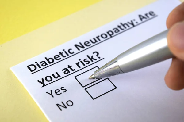 Una Persona Está Respondiendo Una Pregunta Sobre Neuropatía Diabética — Foto de Stock