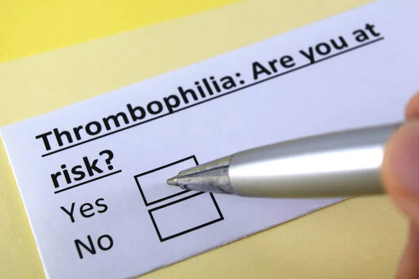 Una Persona Está Respondiendo Pregunta Sobre Trombofilia — Foto de Stock