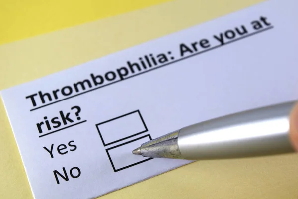 Una Persona Está Respondiendo Pregunta Sobre Trombofilia — Foto de Stock