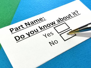 Bir kişi kısmi isimle ilgili soruya cevap veriyor..