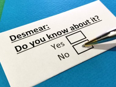 Bir kişi Desmear 'la ilgili soruya cevap veriyor..