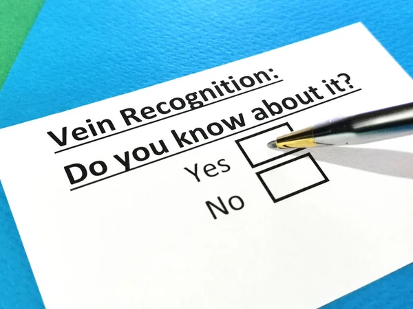 Bir kişi damar tanıma sorusuna cevap veriyor..