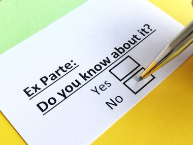 Bir kişi Ex Parte ile ilgili soruya cevap veriyor.