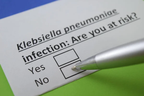 Dedo Responde Pregunta Sobre Infección Por Cllebsiella Pneumoniae — Foto de Stock
