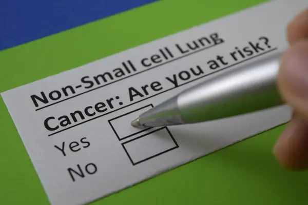 Jeden Palec Odpowiada Pytanie Niedrobnokomórkowego Raka Płuc — Zdjęcie stockowe