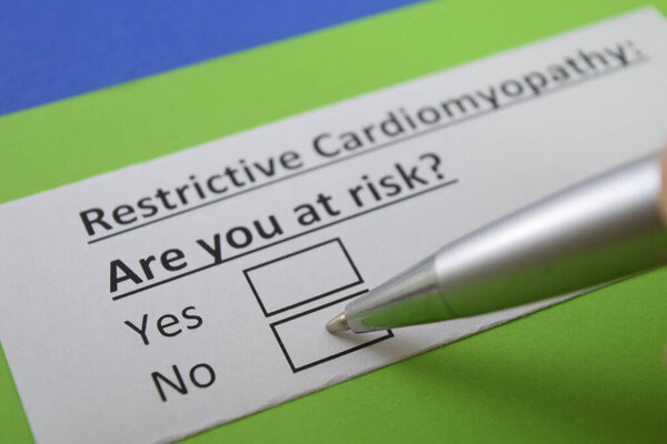 Один палец отвечает на вопрос об ограничительной кардиомиопатии.