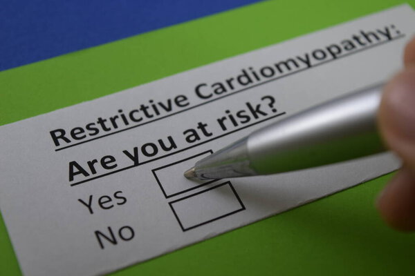 Один палец отвечает на вопрос об ограничительной кардиомиопатии.