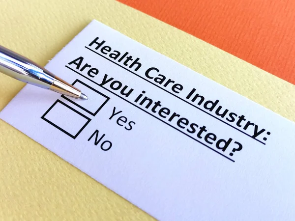 Una Persona Está Respondiendo Una Pregunta Sobre Industria Salud — Foto de Stock