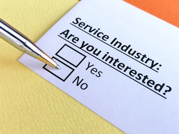 Una Persona Está Respondiendo Una Pregunta Sobre Industria Servicios — Foto de Stock