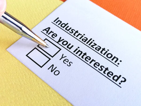 Bir kişi sanayileşme sorusunu cevaplıyor..