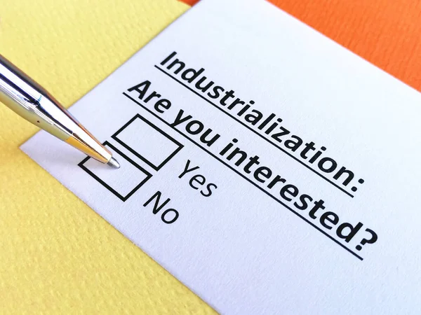 Bir kişi sanayileşme sorusunu cevaplıyor..