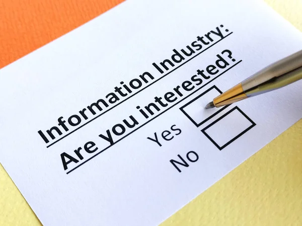 Una Persona Responde Una Pregunta Sobre Industria Información — Foto de Stock
