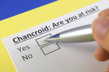 Bir kişi Chancroid ile ilgili soruya cevap veriyor..