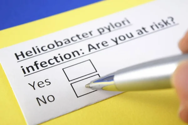 Persoană Răspunde Întrebarea Despre Infecția Helicobacter Pylori — Fotografie, imagine de stoc