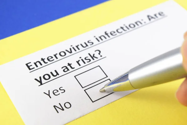 Una Persona Está Respondiendo Pregunta Sobre Infección Por Enterovirus — Foto de Stock