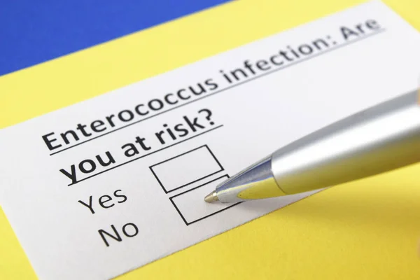 Una Persona Está Respondiendo Pregunta Sobre Infección Por Enterococo — Foto de Stock