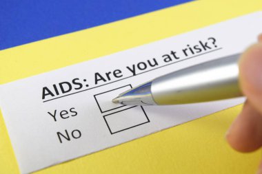 Biri AIDS 'le ilgili sorulara cevap veriyor..