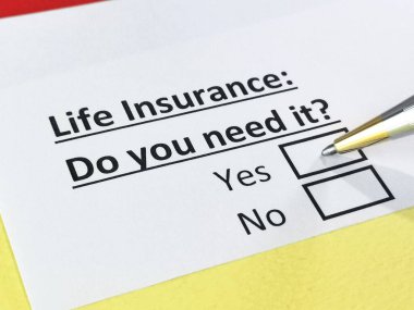 Bir kişi hayat sigortası sorusuna cevap veriyor..