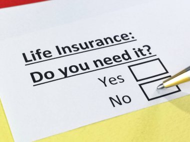 Bir kişi hayat sigortası sorusuna cevap veriyor..