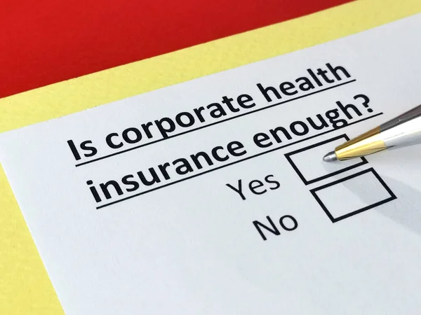 Una Persona Está Respondiendo Pregunta Sobre Seguro Salud Corporativo — Foto de Stock