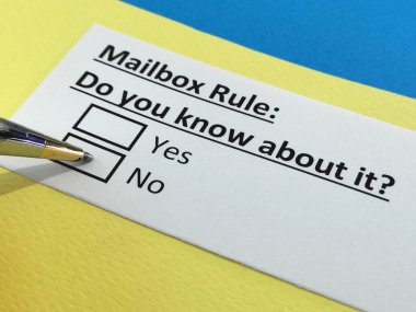 Bir kişi posta kutusu kuralı ile ilgili soruya cevap veriyor.