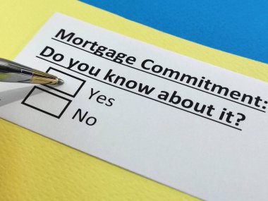 Bir kişi ipotek taahhüdü ile ilgili soruya cevap veriyor.