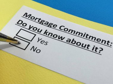 Bir kişi ipotek taahhüdü ile ilgili soruya cevap veriyor.