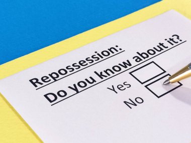 Bir kişi ele geçirmeyle ilgili soruya cevap veriyor..