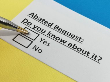 Bir kişi vasiyetin kaldırılması ile ilgili soruya cevap veriyor..