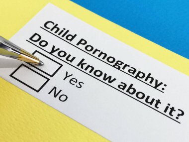 Bir kişi çocuk pornosu ile ilgili soruya cevap veriyor..