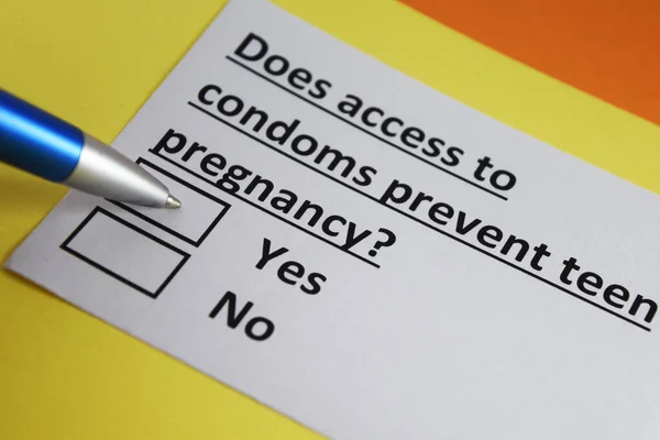 Una Persona Está Respondiendo Pregunta Sobre Prevención Del Embarazo Adolescente — Foto de Stock