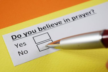 Bir insan dua hakkındaki soruyu cevaplıyor..